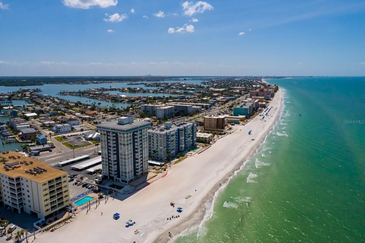 17408 GULF BOULEVARD — photo 34 of 49