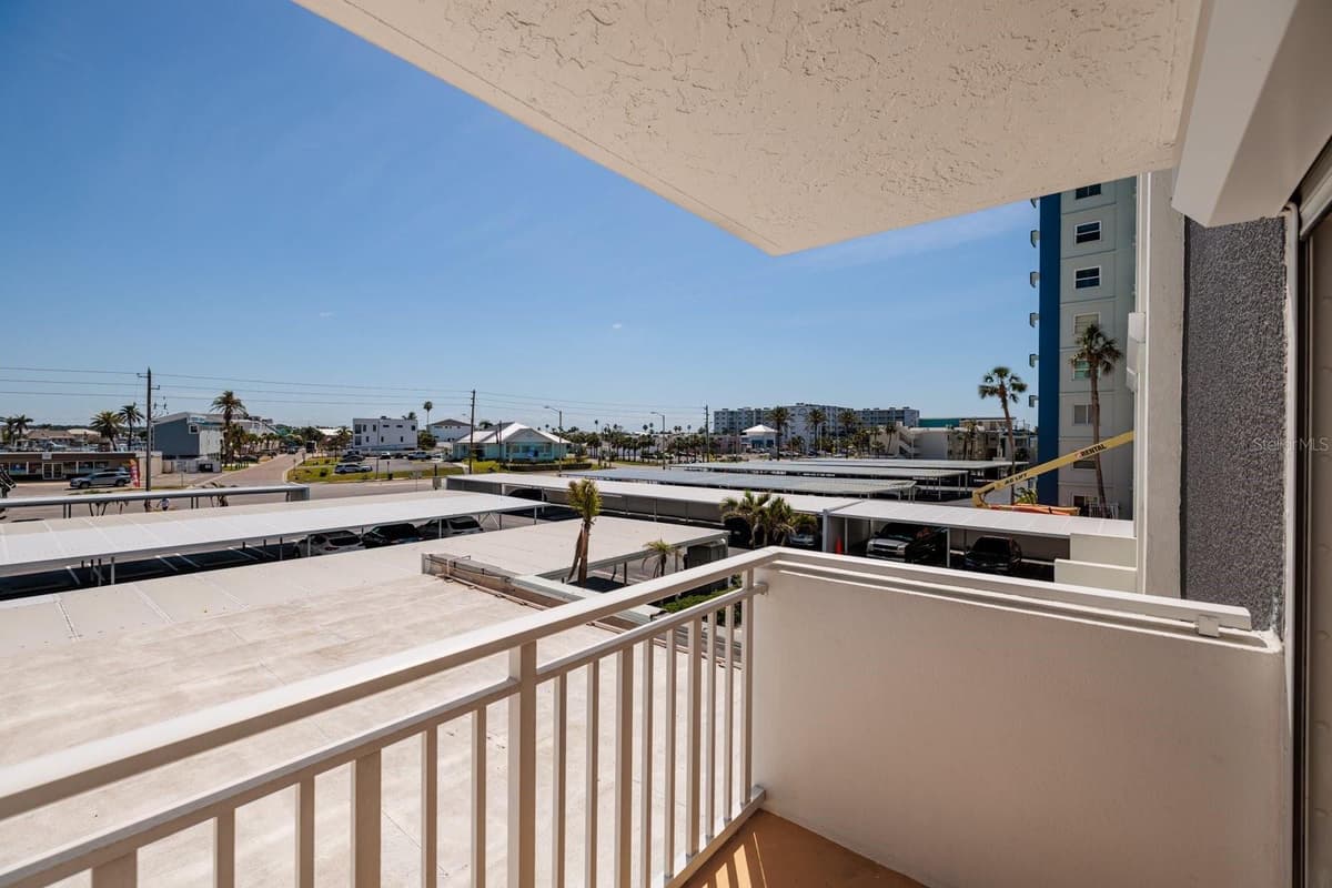 17408 GULF BOULEVARD — photo 21 of 49