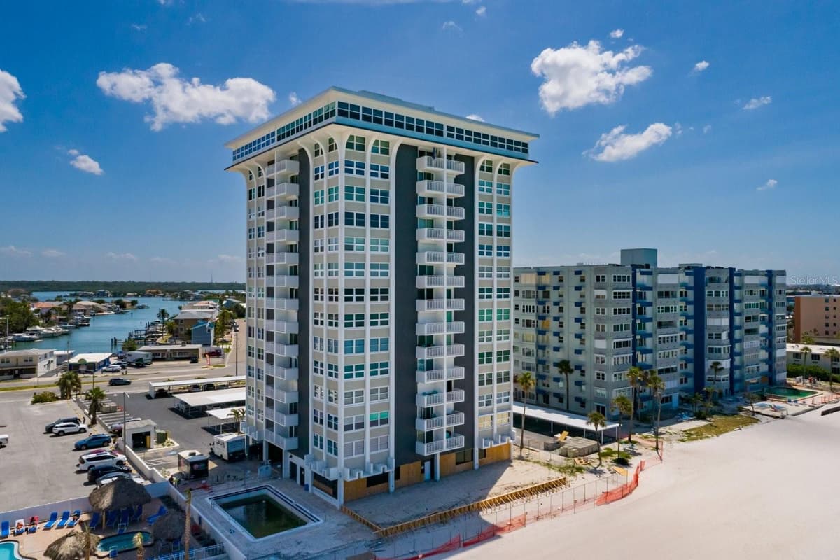 17408 GULF BOULEVARD — photo 36 of 49