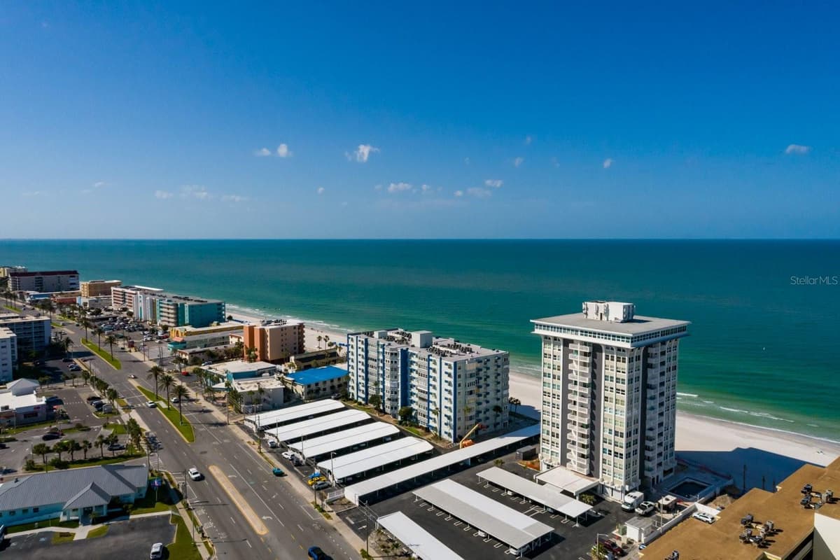 17408 GULF BOULEVARD — photo 4 of 49