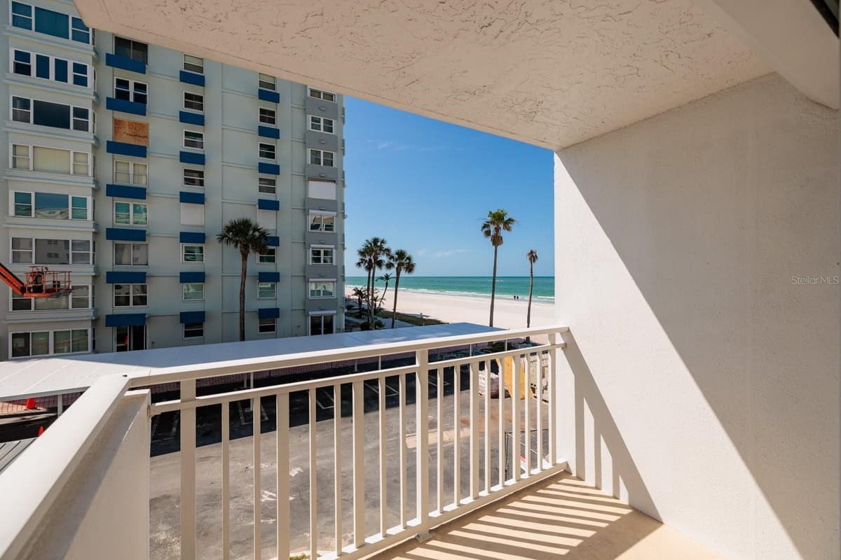 17408 GULF BOULEVARD — photo 12 of 49