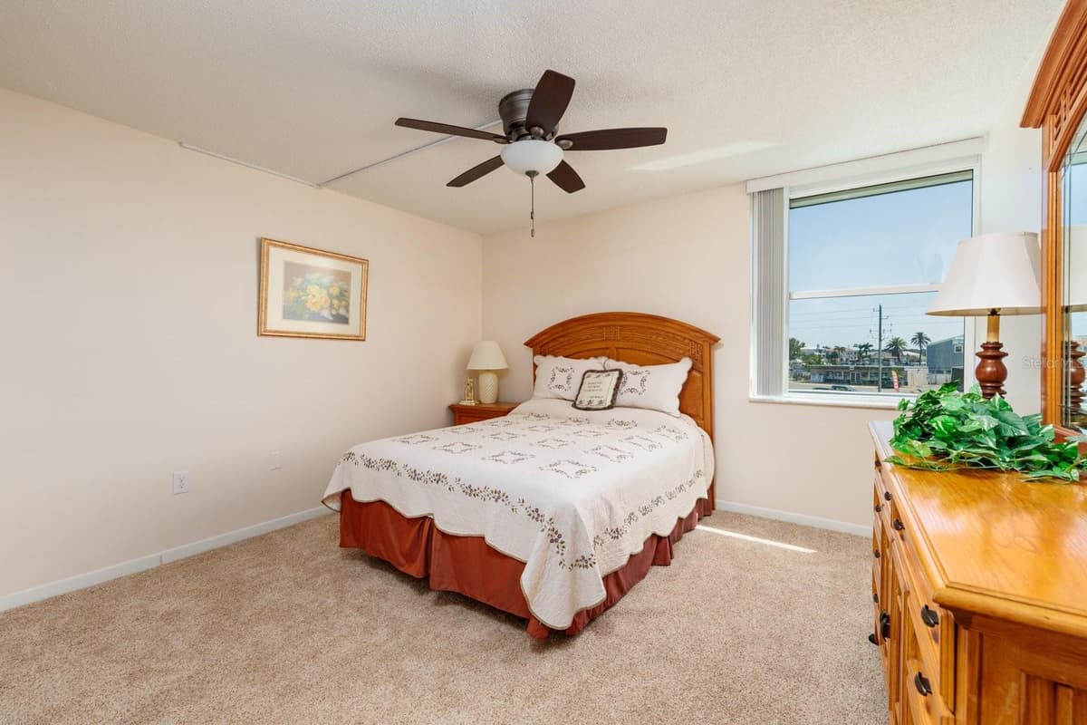 17408 GULF BOULEVARD — photo 29 of 49