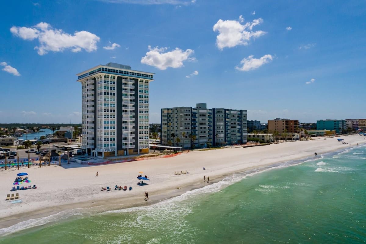 17408 GULF BOULEVARD — photo 38 of 49