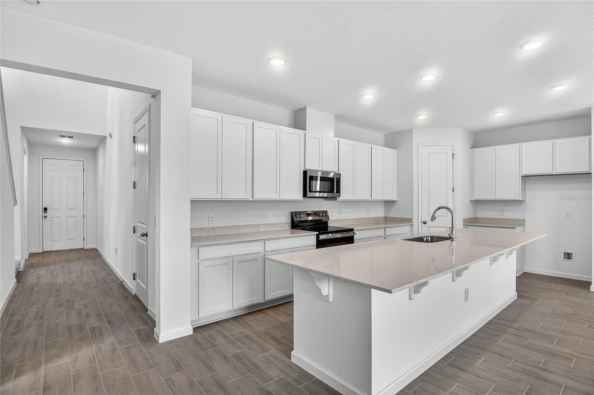 729 LAKE DELL AVENUE — photo 3 of 19