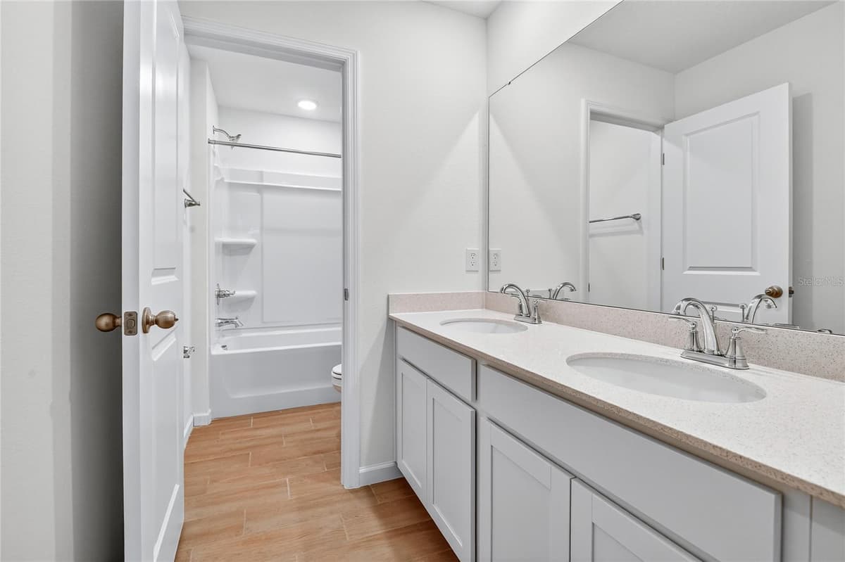 729 LAKE DELL AVENUE — photo 13 of 19