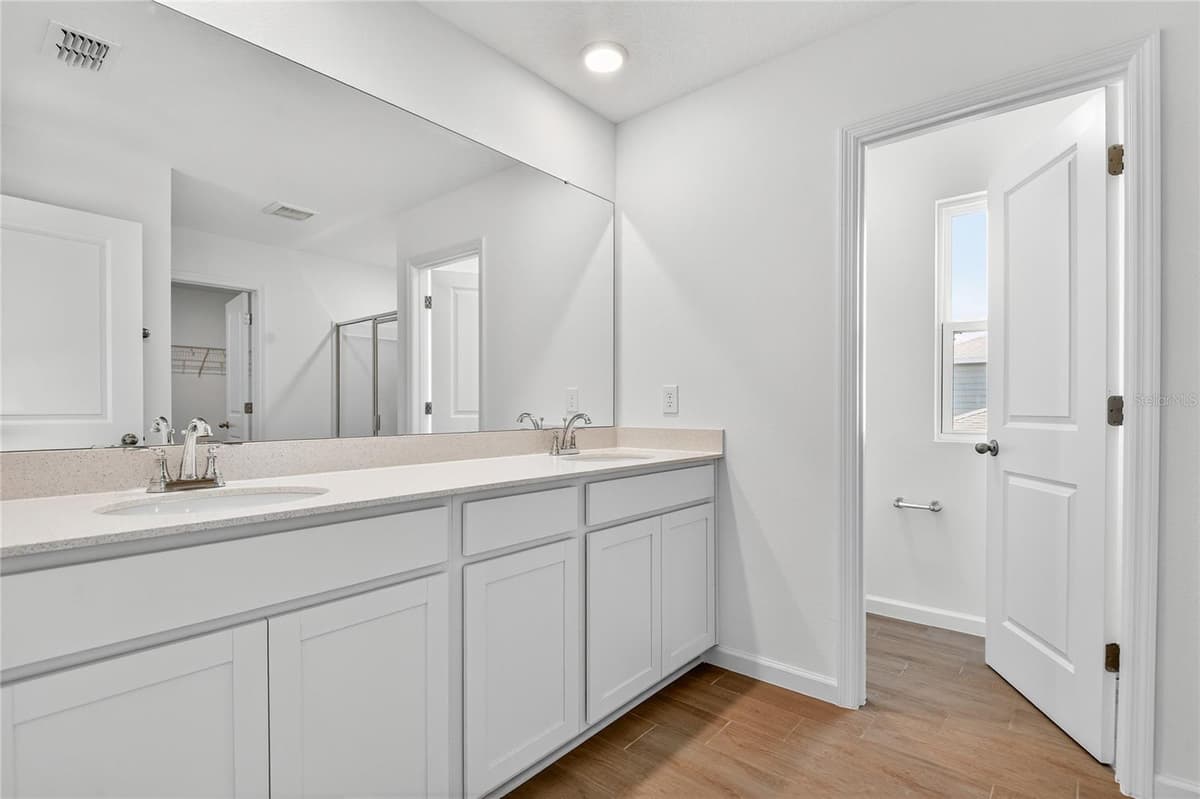 729 LAKE DELL AVENUE — photo 10 of 19
