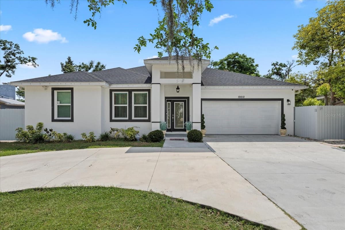 19212 SUNLAKE BOULEVARD — photo 1 of 31