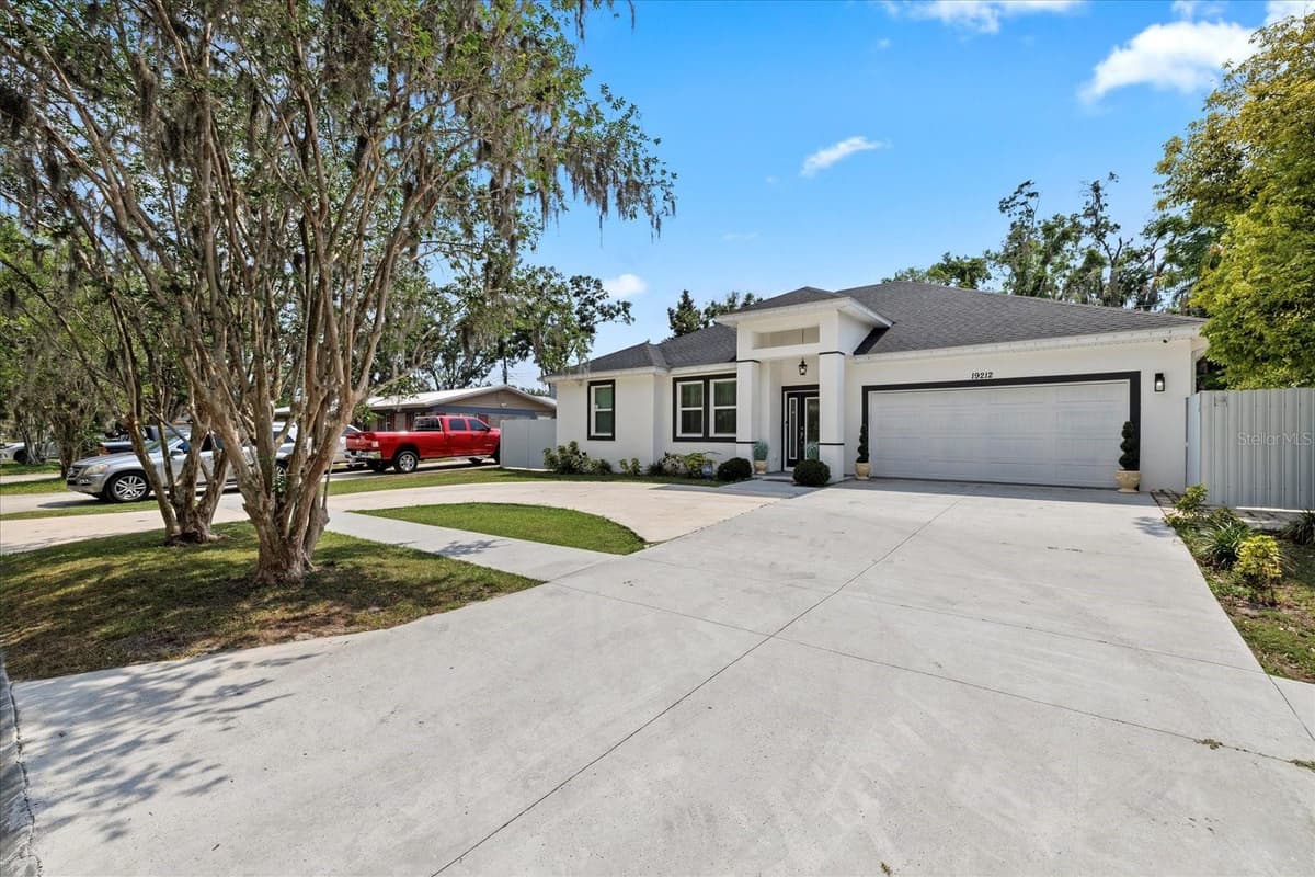 19212 SUNLAKE BOULEVARD — photo 2 of 31