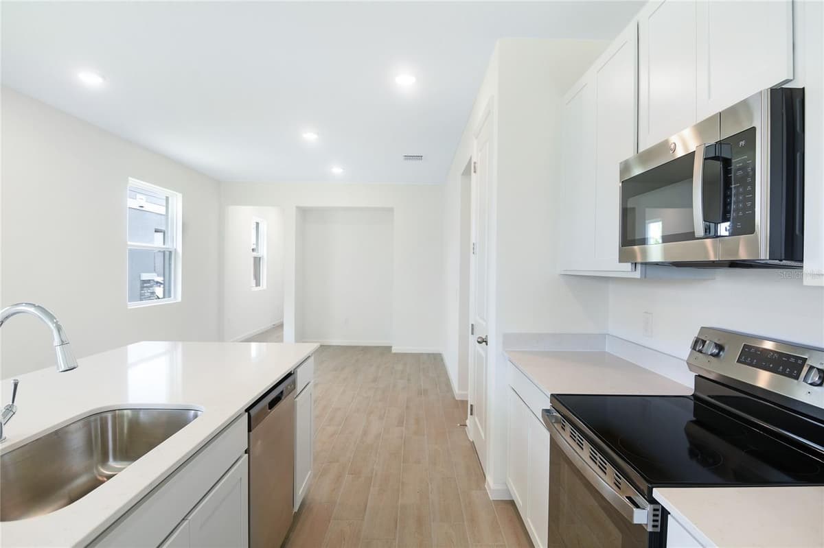 749 LAKE DELL AVENUE — photo 6 of 16