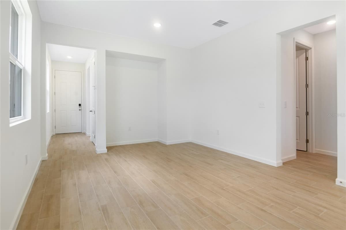 749 LAKE DELL AVENUE — photo 3 of 16