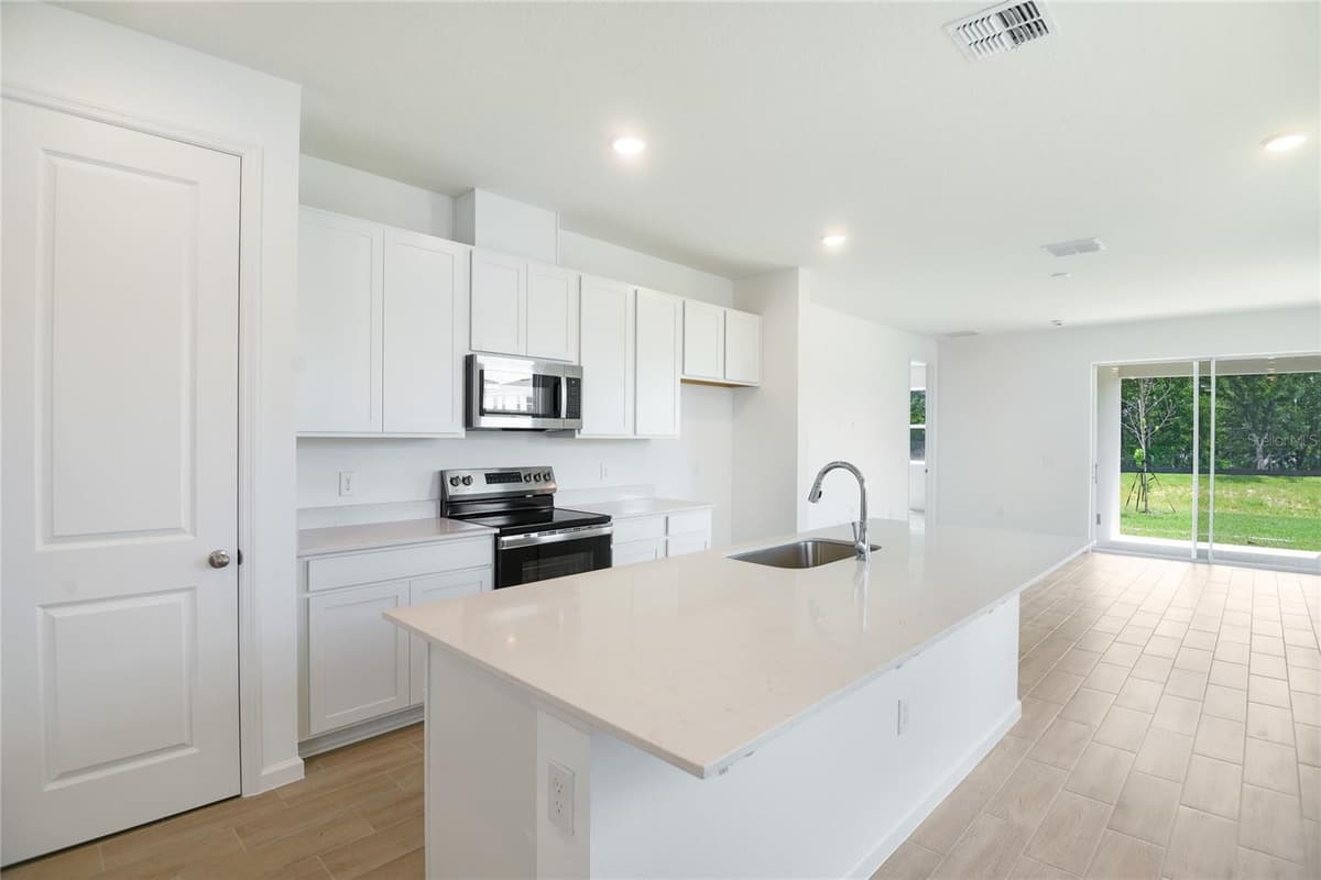 749 LAKE DELL AVENUE — photo 4 of 16