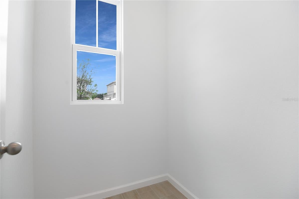 749 LAKE DELL AVENUE — photo 8 of 16
