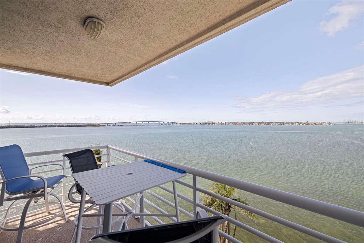 6105 BAHIA DEL MAR CIRCLE — photo 4 of 38