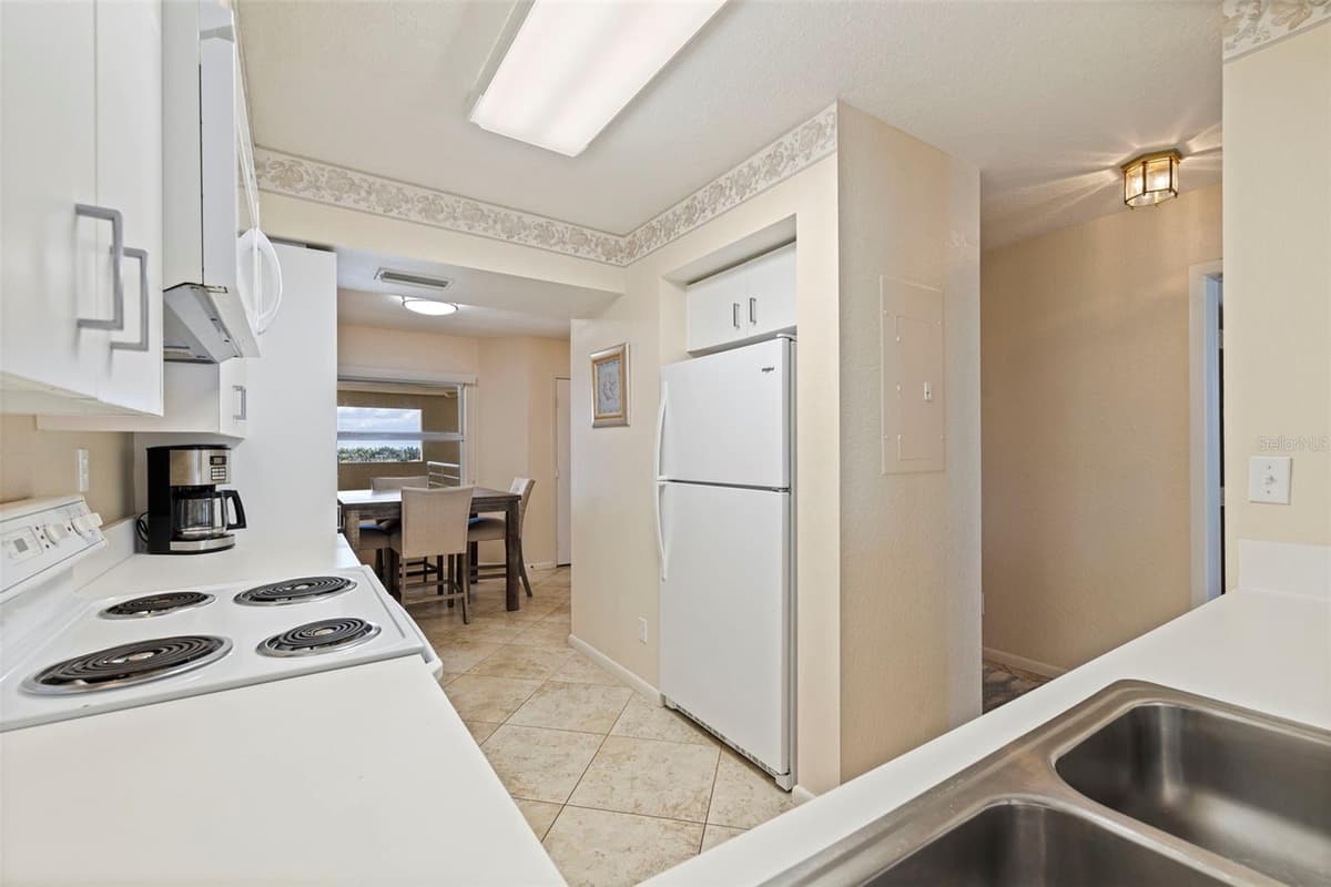 6105 BAHIA DEL MAR CIRCLE — photo 12 of 38