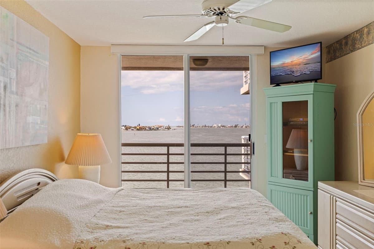 6105 BAHIA DEL MAR CIRCLE — photo 20 of 38