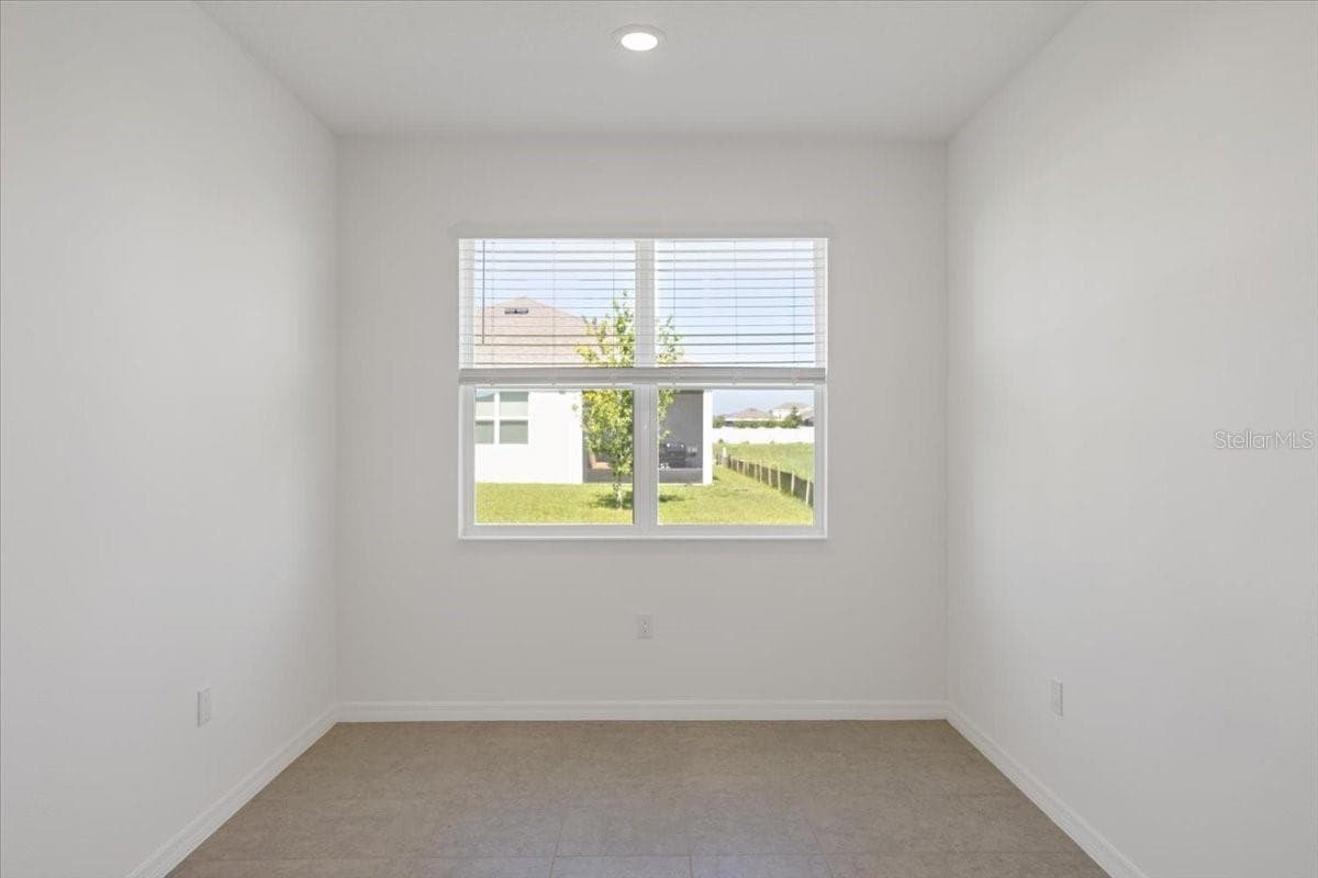 519 SILVER PALM DRIVE — photo 8 of 15