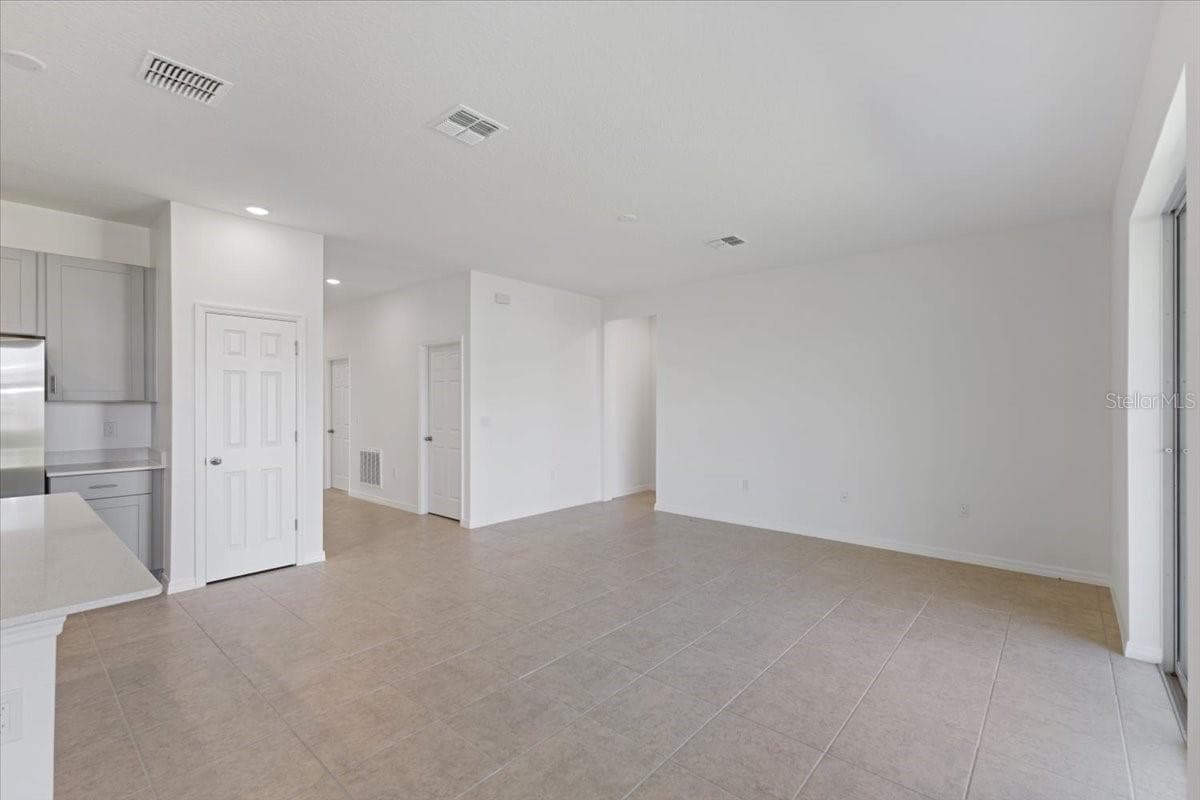 519 SILVER PALM DRIVE — photo 5 of 15