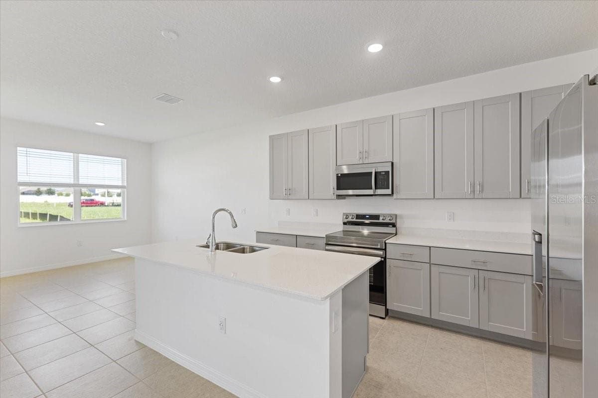 519 SILVER PALM DRIVE — photo 3 of 15