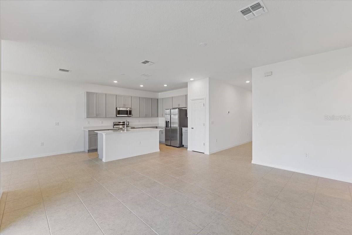 519 SILVER PALM DRIVE — photo 6 of 15