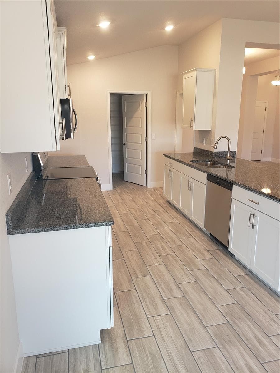 4866 SUTHERLAND STREET — photo 7 of 14