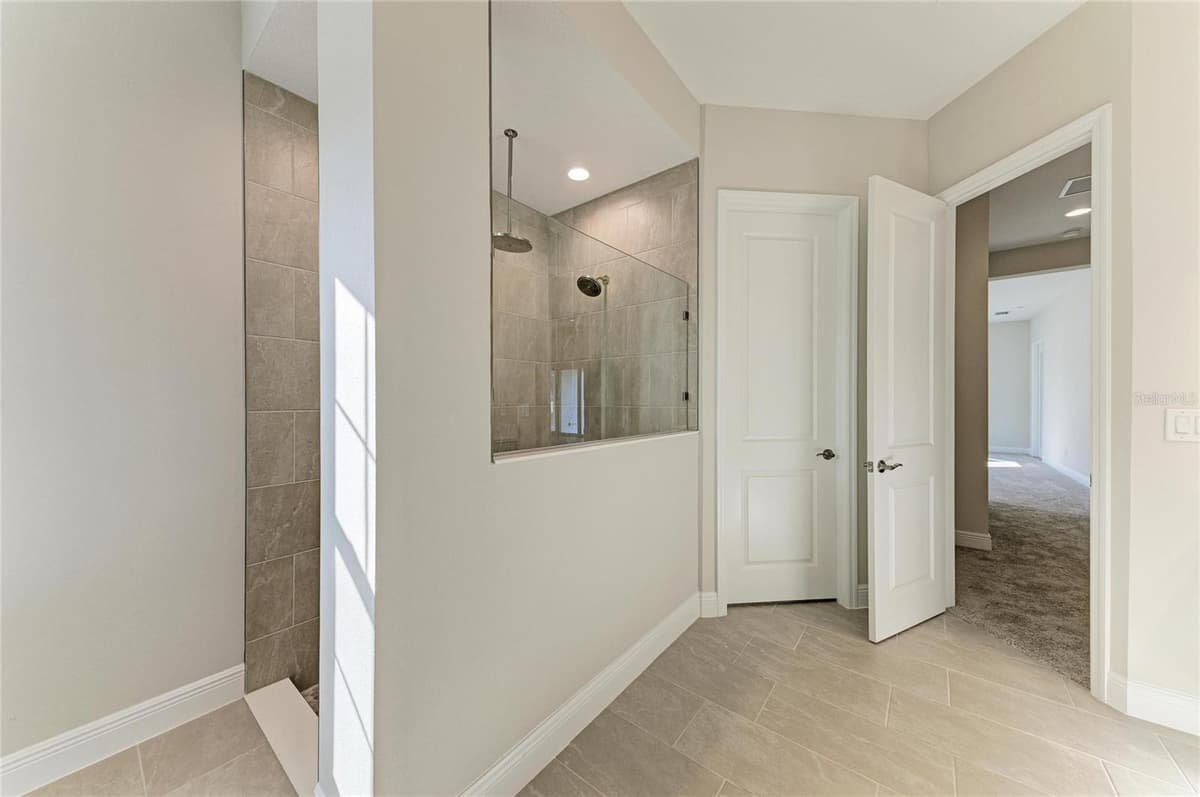 166 HIDDEN ESTATES COURT — photo 10 of 48
