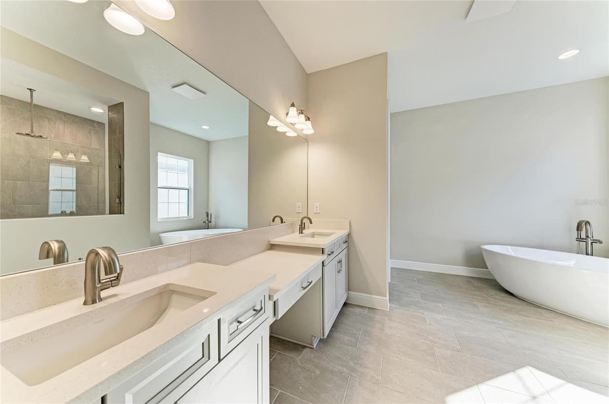166 HIDDEN ESTATES COURT — photo 8 of 48
