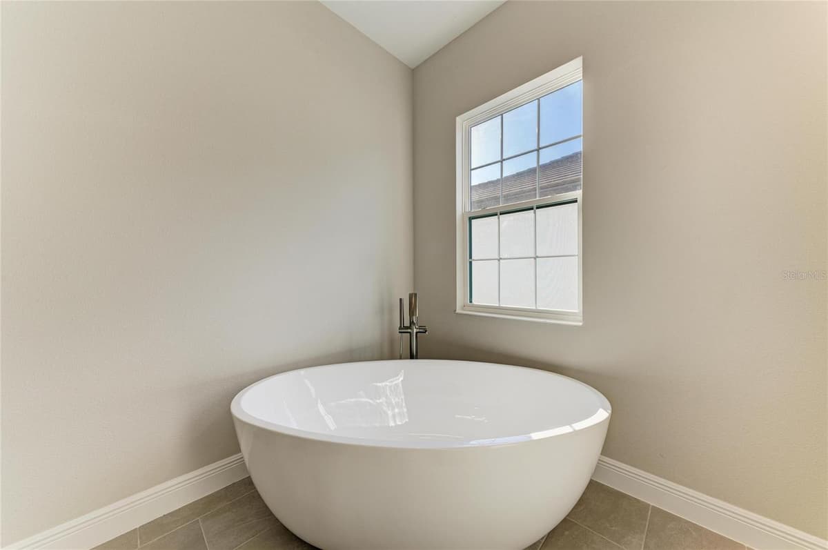 166 HIDDEN ESTATES COURT — photo 9 of 48
