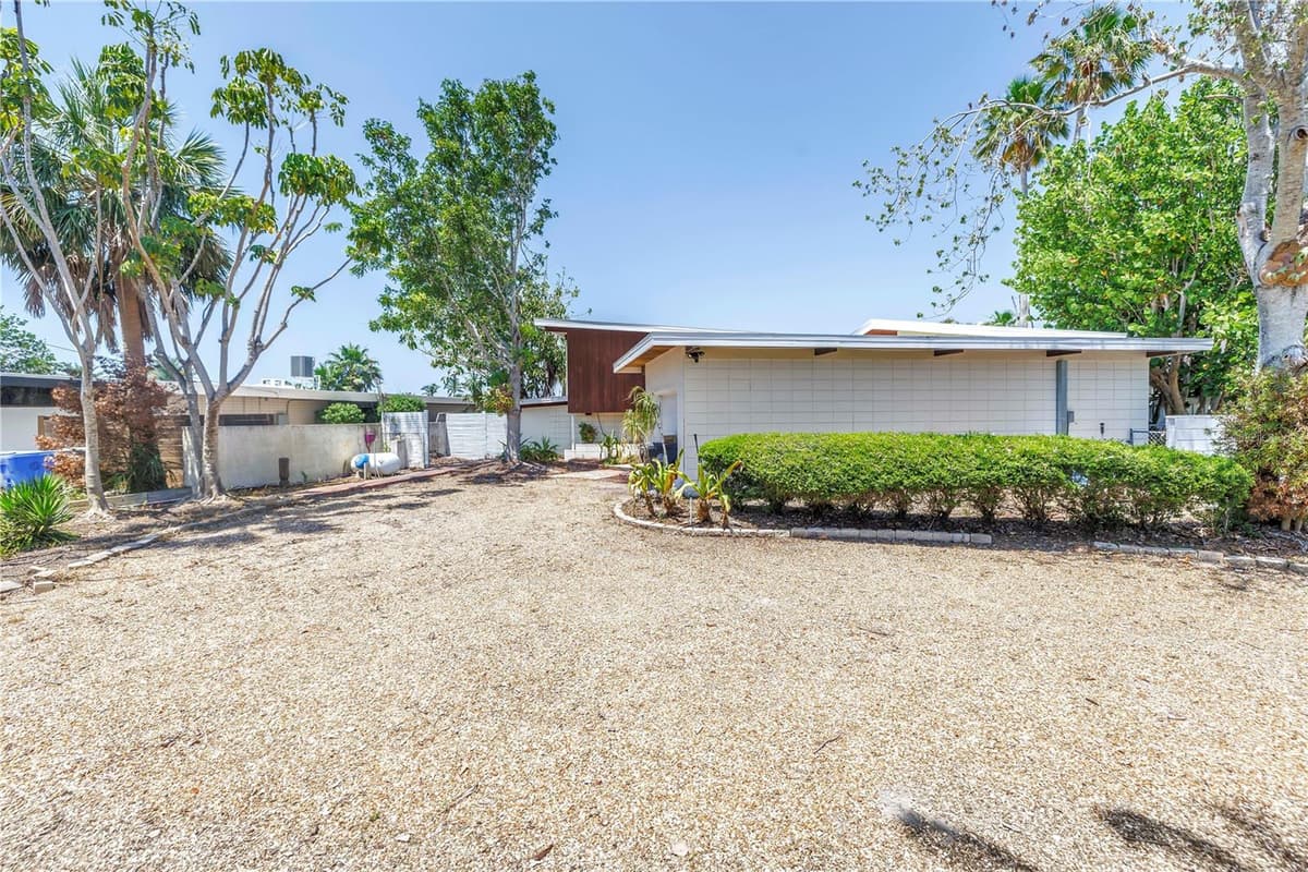 31 DOLPHIN DRIVE — photo 12 of 60