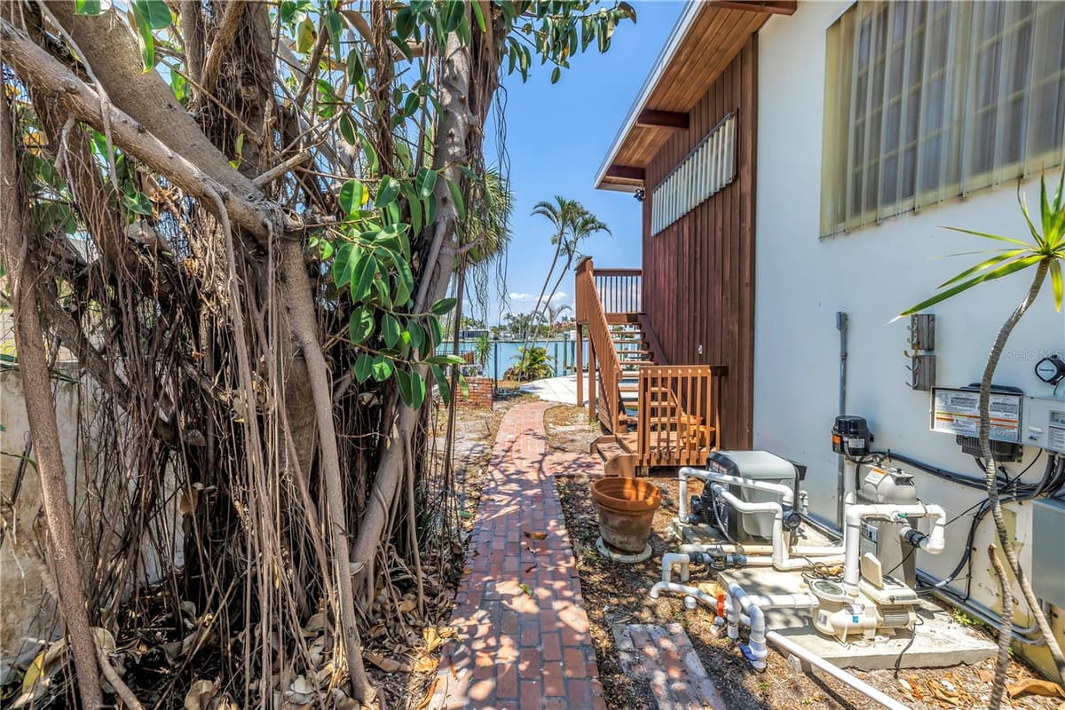 31 DOLPHIN DRIVE — photo 16 of 60
