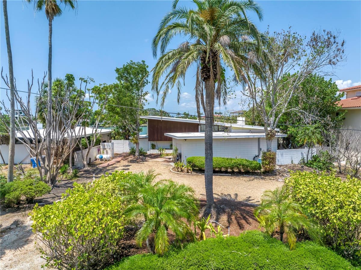 31 DOLPHIN DRIVE — photo 1 of 60