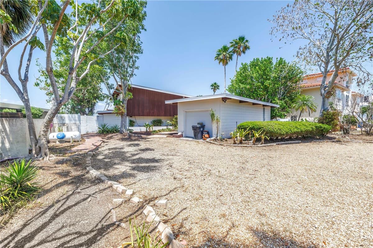 31 DOLPHIN DRIVE — photo 13 of 60