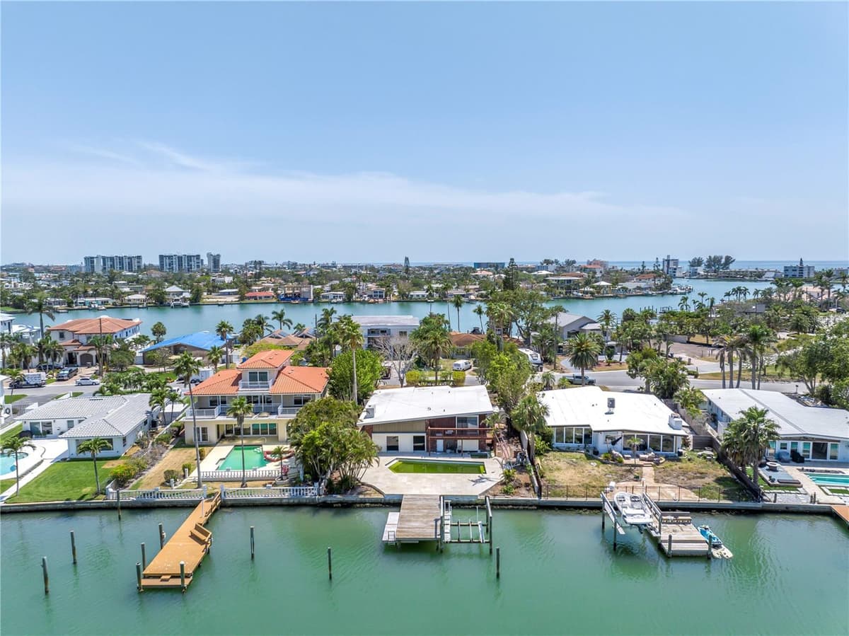 31 DOLPHIN DRIVE — photo 6 of 60