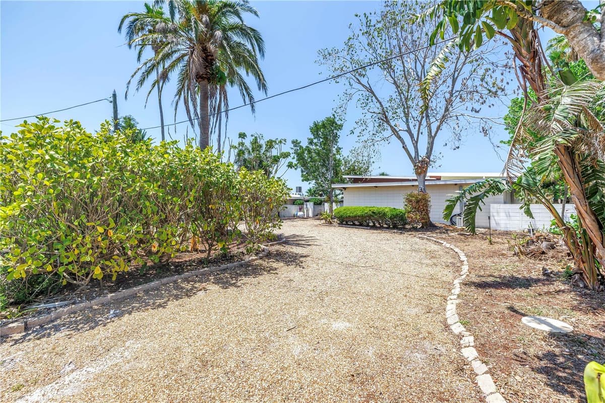 31 DOLPHIN DRIVE — photo 10 of 60