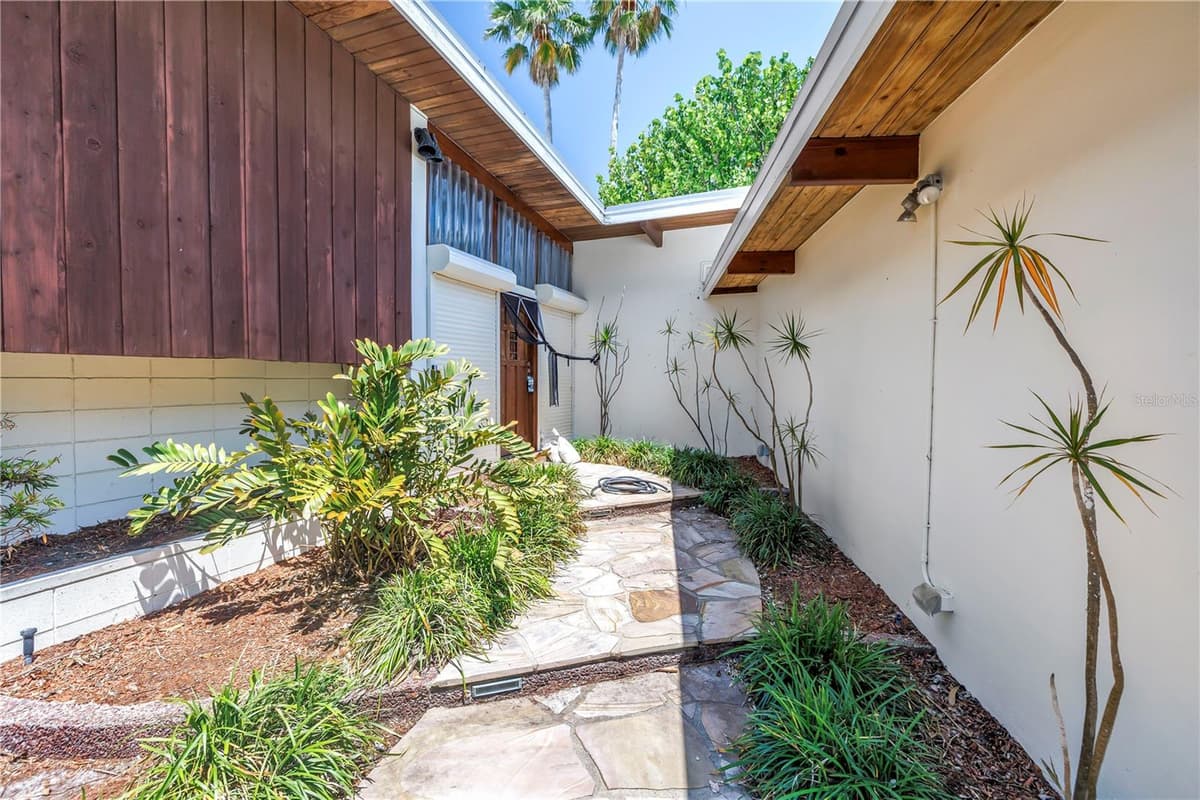 31 DOLPHIN DRIVE — photo 8 of 60