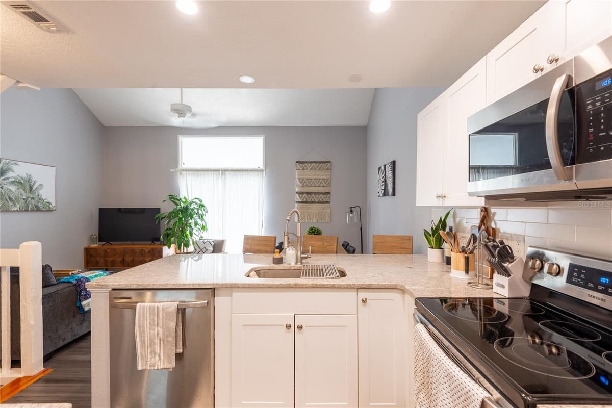 2643 ST JOSEPHS DRIVE — photo 8 of 34