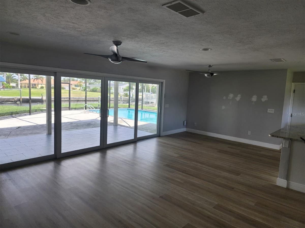 5325 COCOA COURT — photo 2 of 18