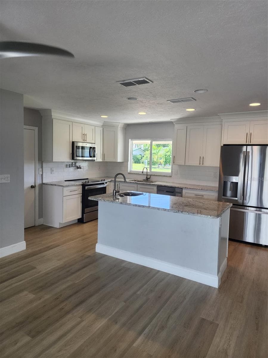5325 COCOA COURT — photo 3 of 18