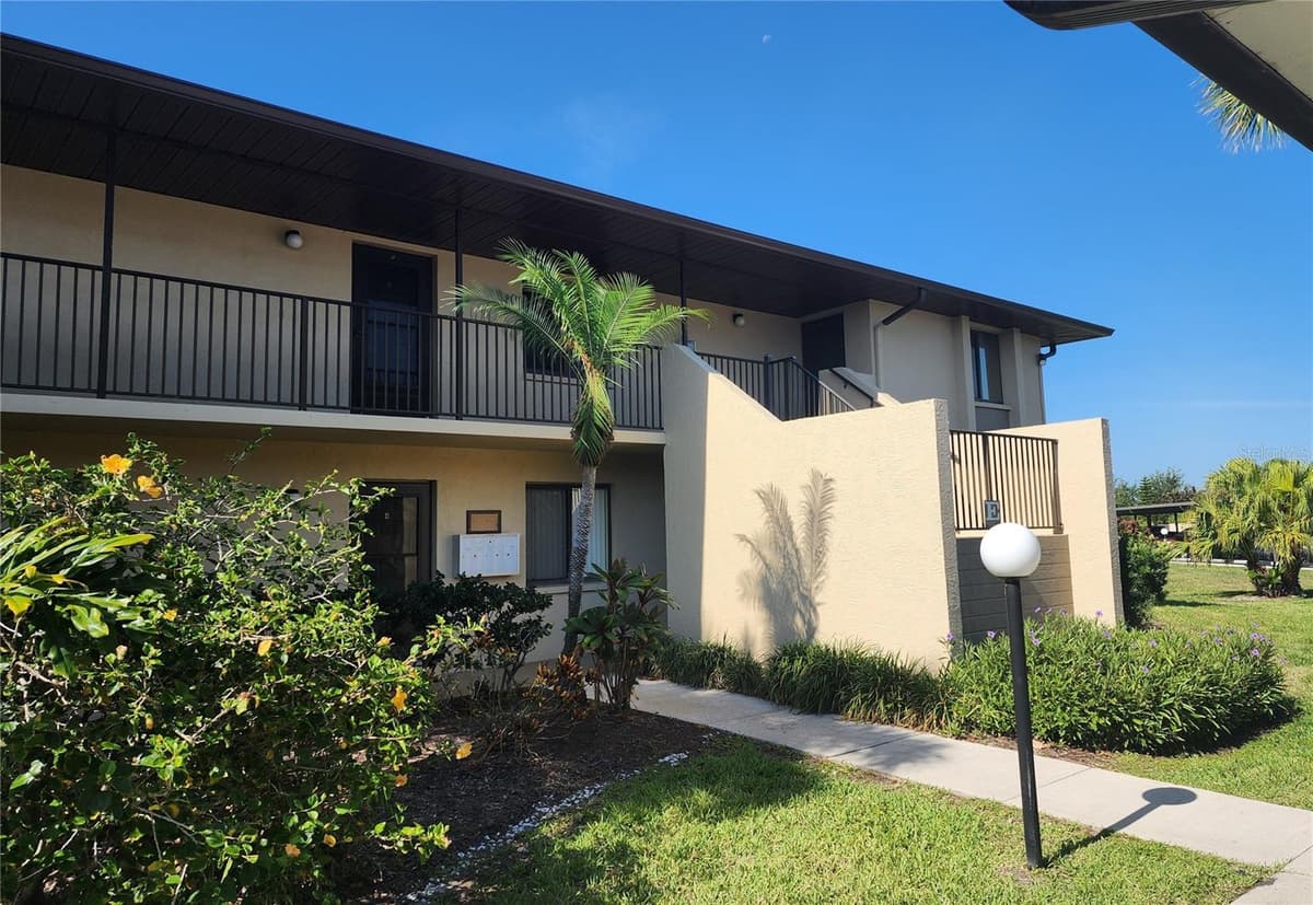 4056 OAKVIEW DRIVE — photo 12 of 24
