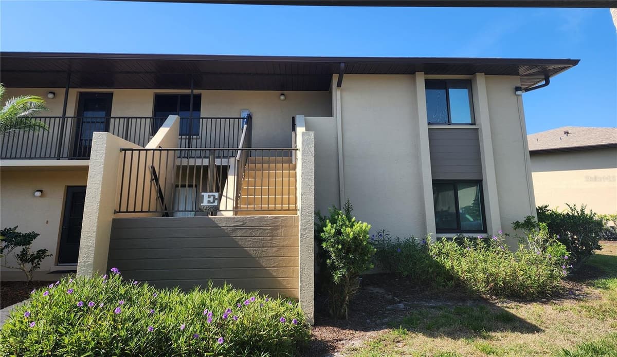 4056 OAKVIEW DRIVE — photo 11 of 24