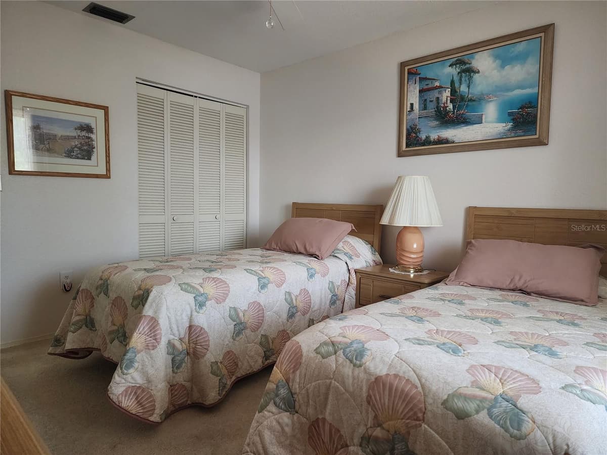 4056 OAKVIEW DRIVE — photo 9 of 24