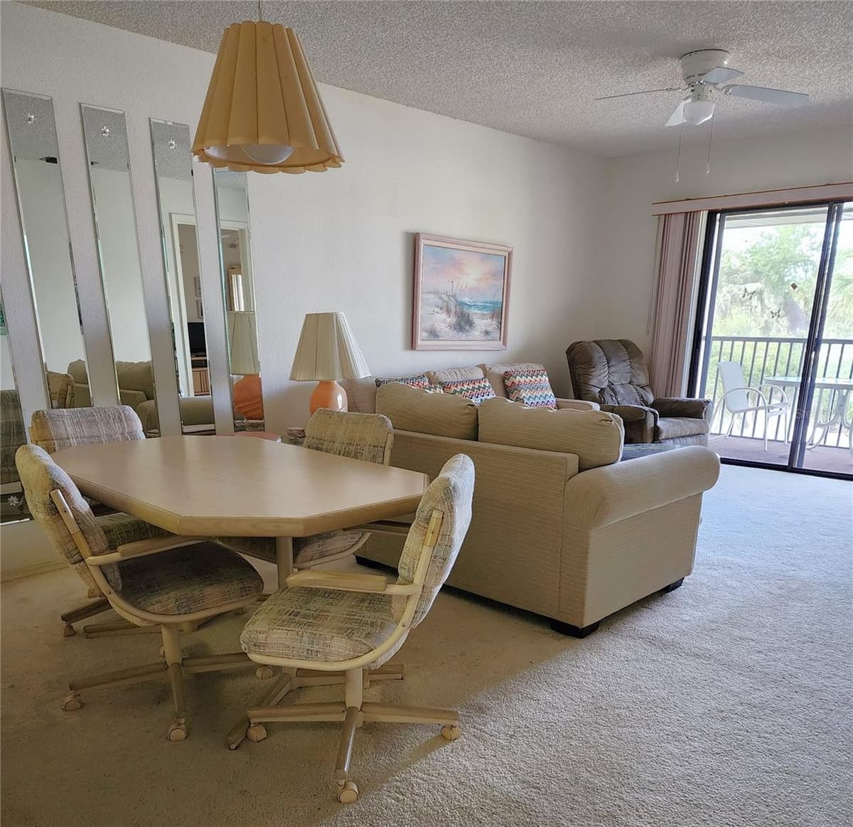 4056 OAKVIEW DRIVE — photo 3 of 24