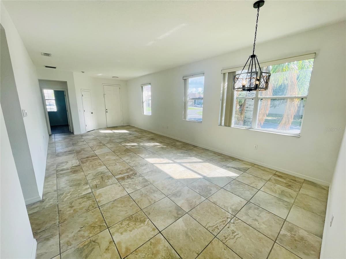 2728 PORTCHESTER COURT — photo 2 of 16