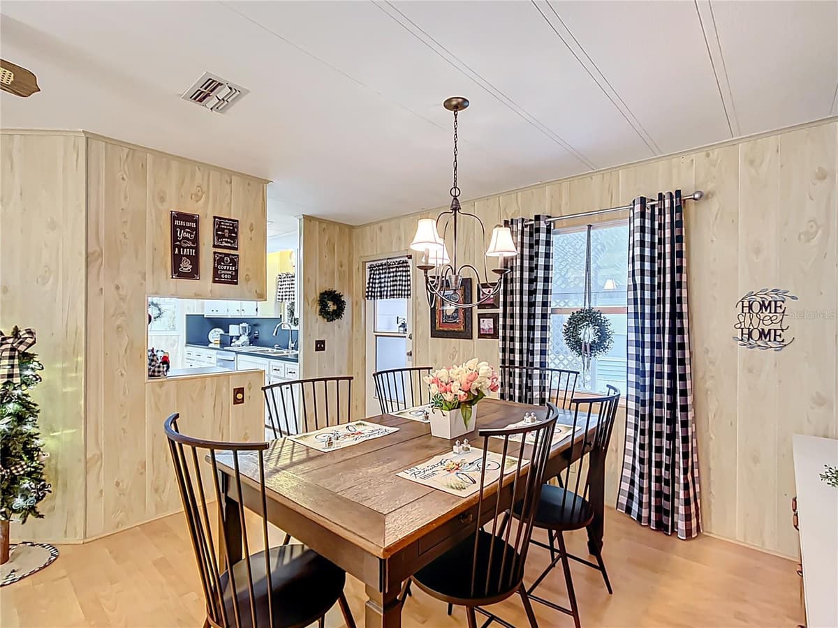 6044 GRAND OAKS DRIVE — photo 10 of 52