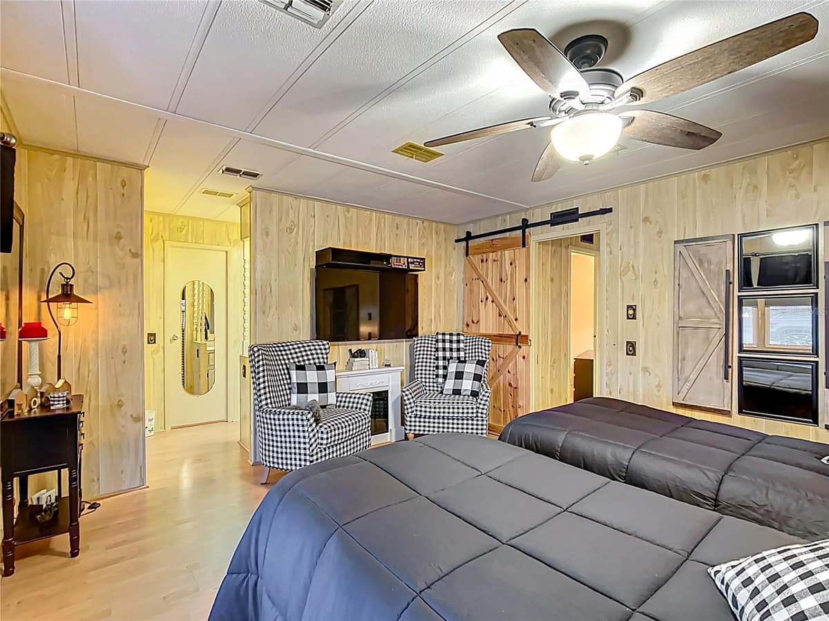 6044 GRAND OAKS DRIVE — photo 23 of 52