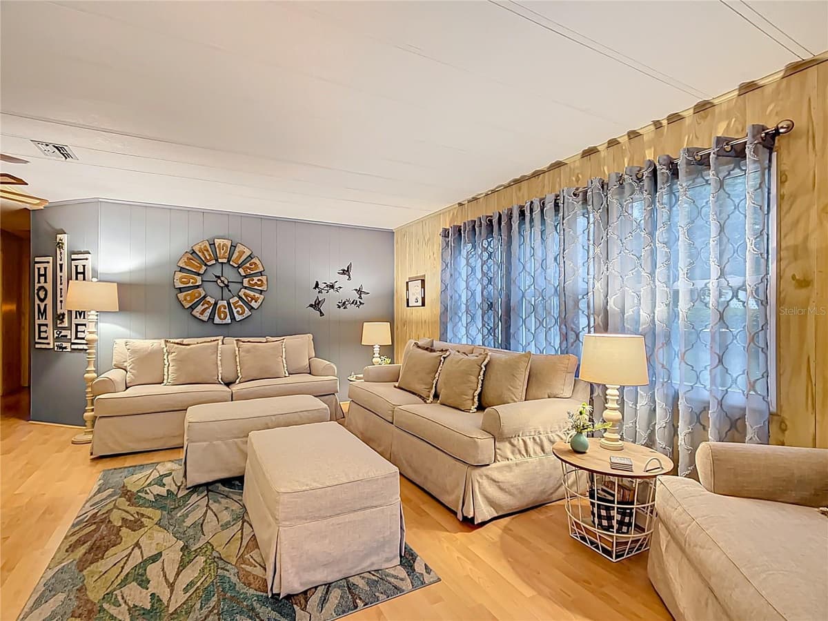 6044 GRAND OAKS DRIVE — photo 4 of 52
