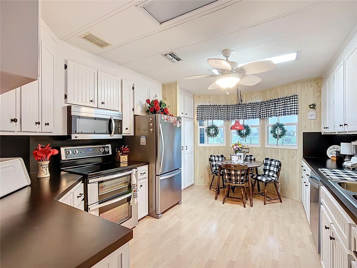 6044 GRAND OAKS DRIVE — photo 5 of 52