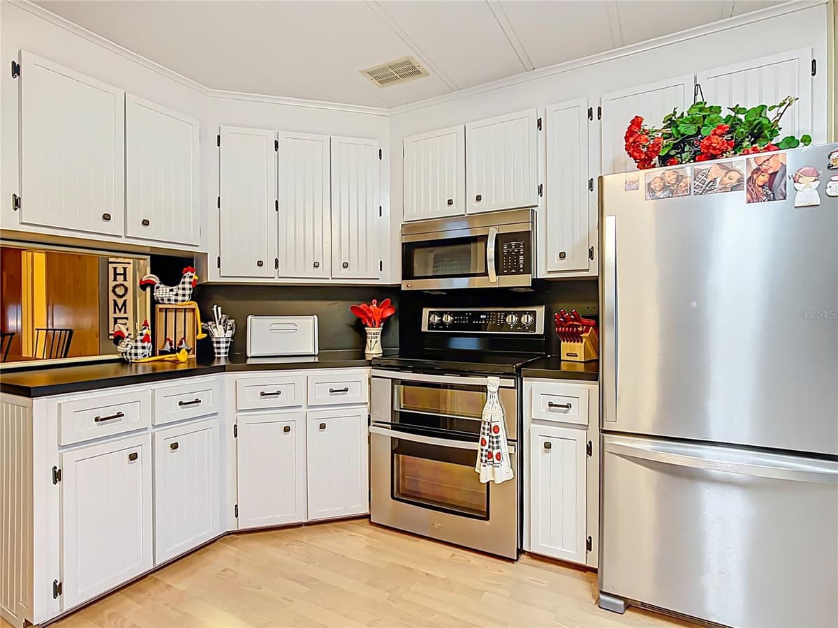 6044 GRAND OAKS DRIVE — photo 14 of 52