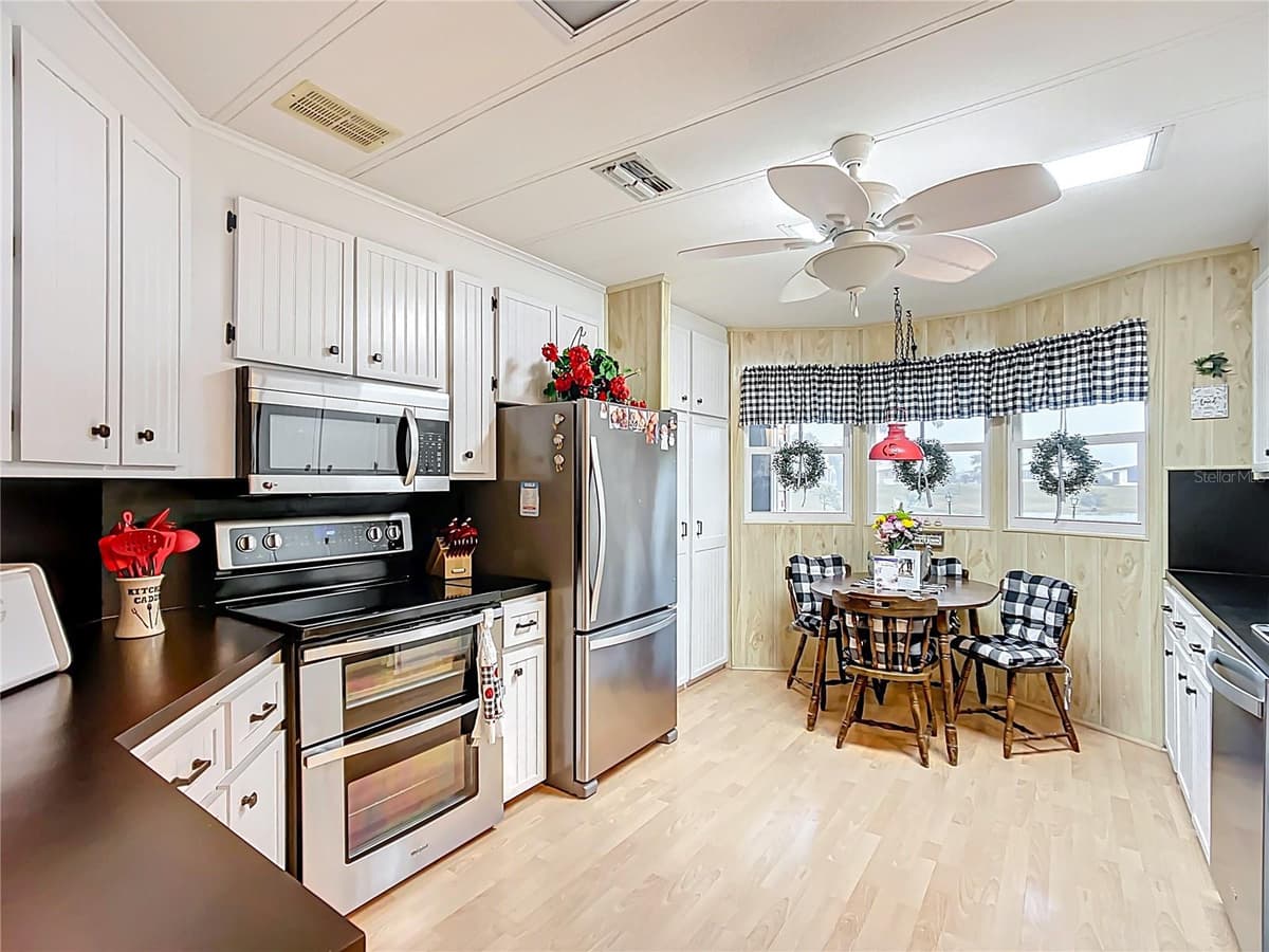 6044 GRAND OAKS DRIVE — photo 15 of 52