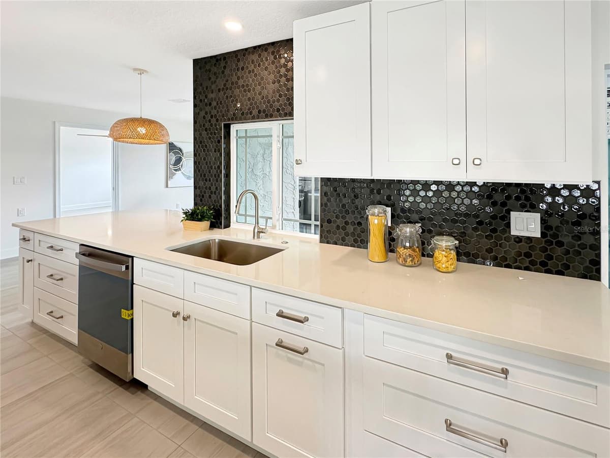 9907 ISLAND HARBOR DRIVE — photo 12 of 43