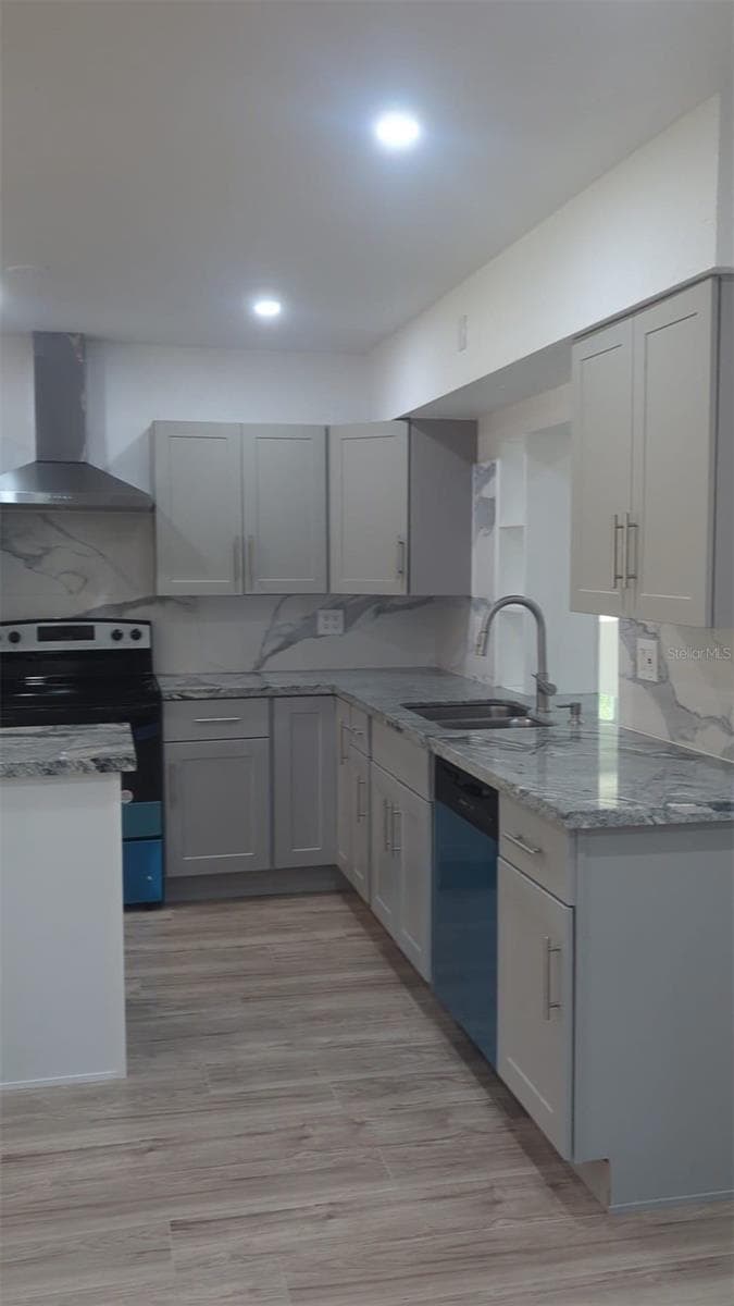 4824 HUNTINGTON STREET — photo 4 of 15